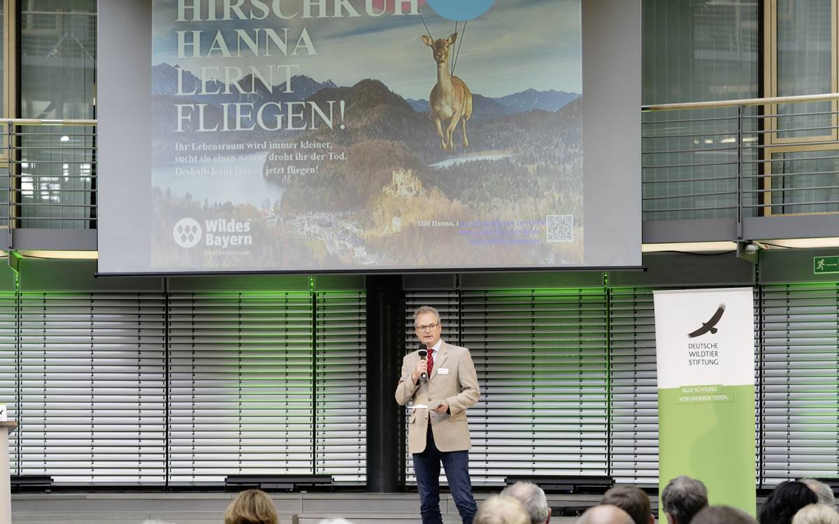 Prof. Dr. Klaus Hackländer (Deutsche Wildtier Stiftung) nannte die Wiedervernetzung von Lebensräumen und tierschutzgerechte Jagdstrategien als zukünftige Schwerpunktethemen der Stiftung.