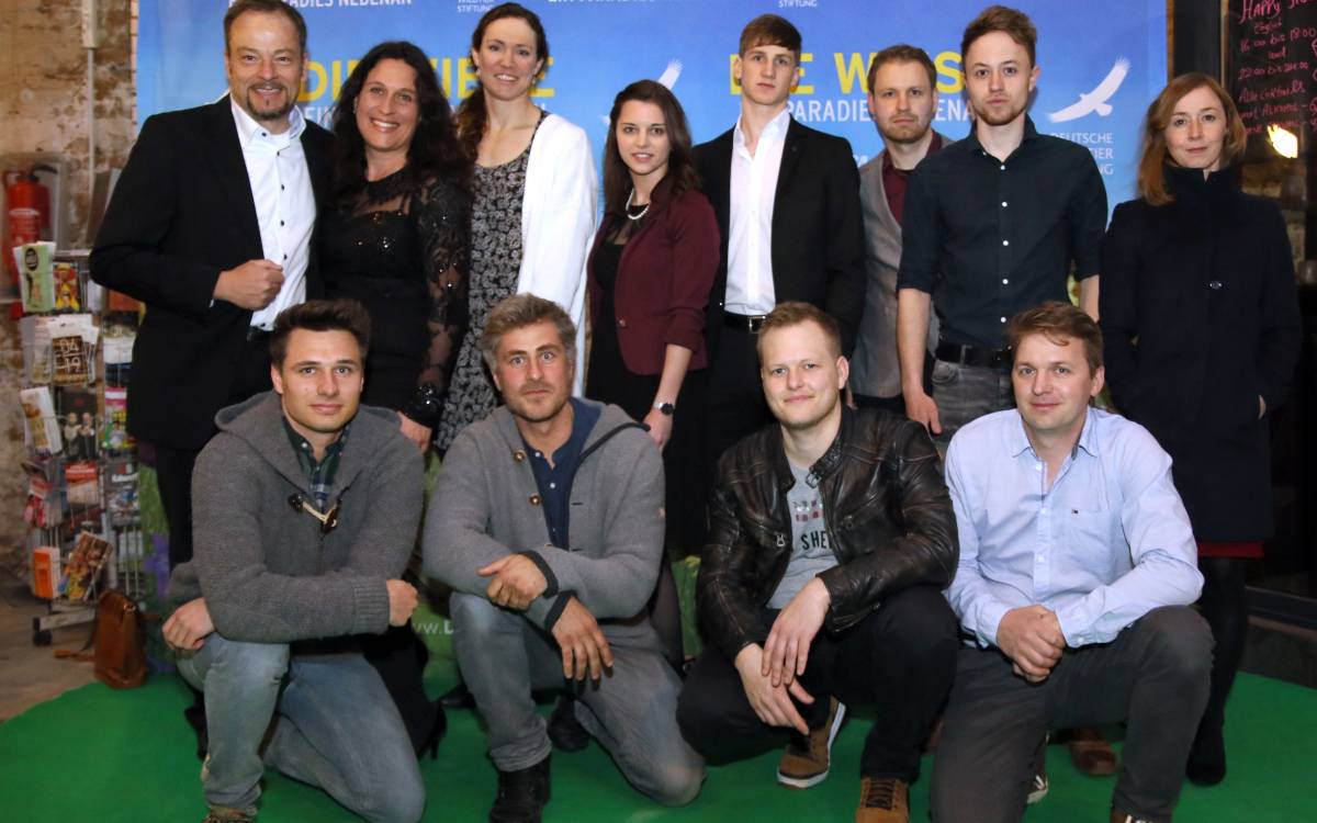 Von links: Jan Haft, Regisseur, Melanie Haft, Produzentin und das gesamte Team von nautilusfilm.
