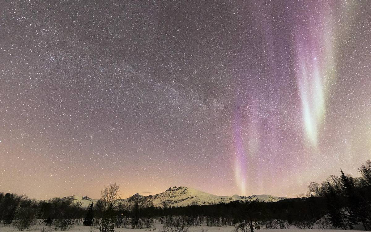 Nordlichter über den Lofoten Foto: imageBroker
