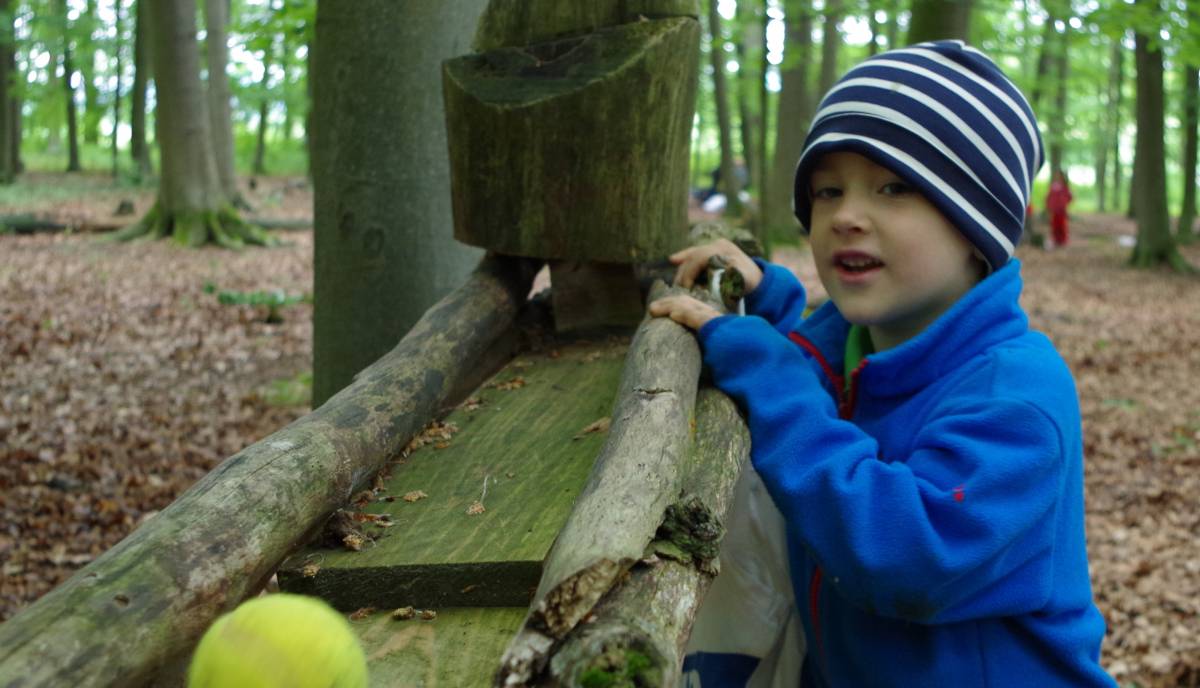 Bällebahn im Waldkindergarten